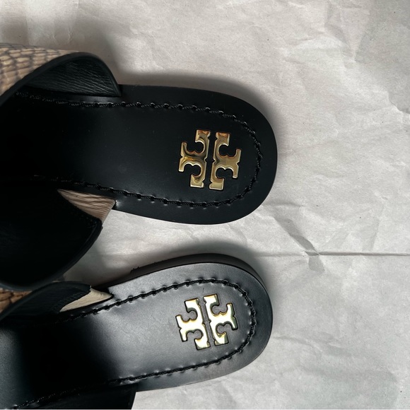 🍉Tory Burch Patos Disk Leather Sandal Desert Roccia Black Snake Embossed - Picture 2 of 8